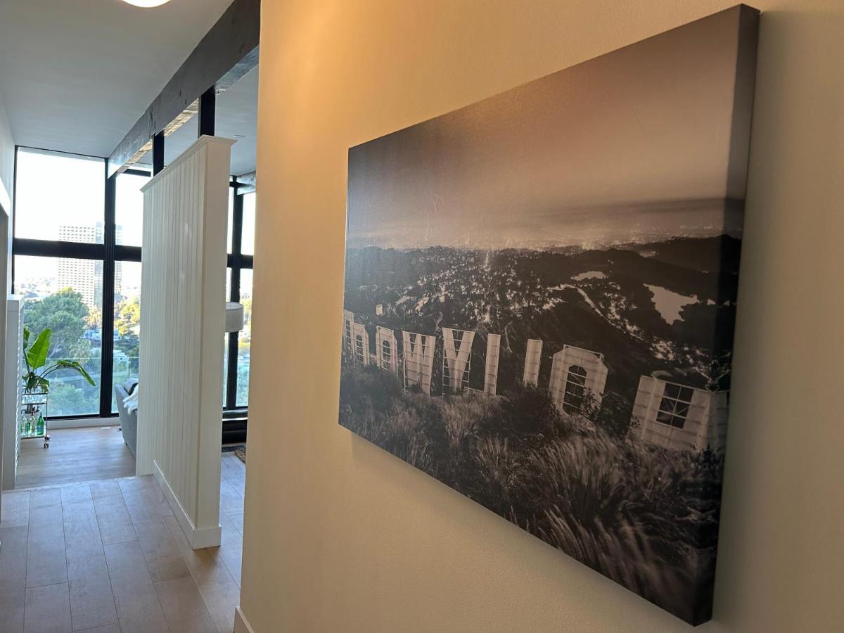 Luxury Hollywood Hills Gated View Estate - Ultra Private And Gorgeous! Minutes To Universal And Hollywood! Villa Los Angeles