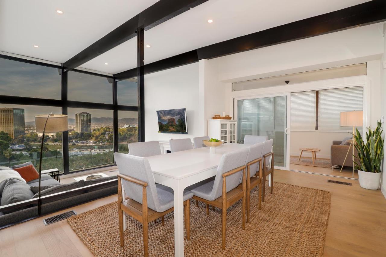 Luxury Hollywood Hills Gated View Estate - Ultra Private And Gorgeous! Minutes To Universal And Hollywood!