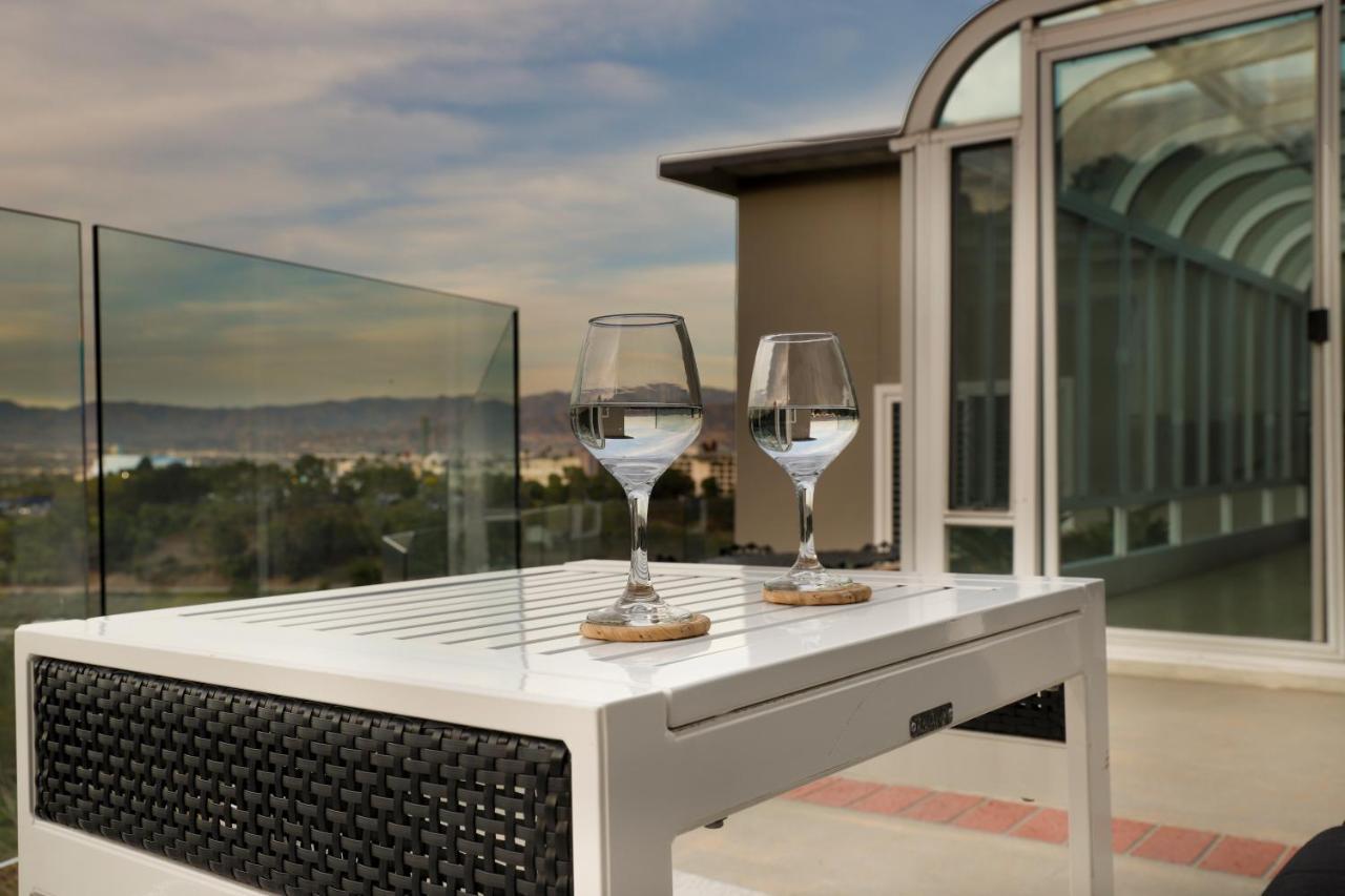 Luxury Hollywood Hills Gated View Estate - Ultra Private And Gorgeous! Minutes To Universal And Hollywood! * Los Angeles
